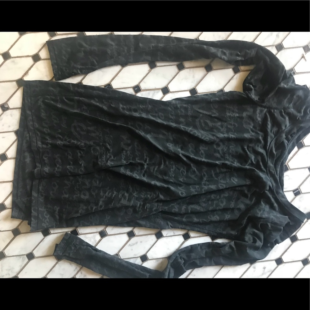 Lululemon long sleeved tee